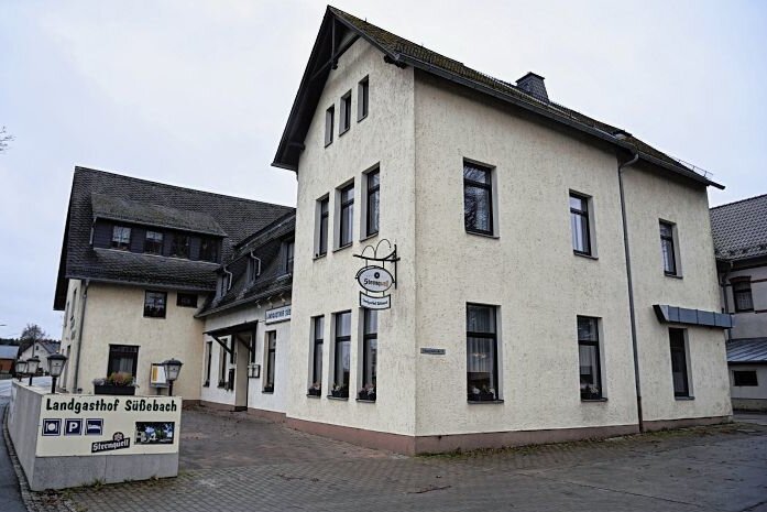 Gasthof macht das, was andere abschaffen - Der Gasthof an der Ortsdurchfahrt Süßebach bietet ab sofort einen kleinen Mittagstisch und Imbiss an.