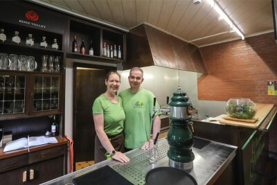 Gastwirte aus Mittelsachsen über den Wert von Google-Rezensionen - Yvonne und Kevin Lohse führen die Landgaststätte „Finkenmühle“ in Flöha als Zwei-Personen-Betrieb.