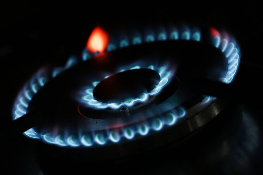 Gasversorgung Europas: EU-Rechnungshof gibt keine Entwarnung - Flammen sind an einem Gasherd zu sehen.