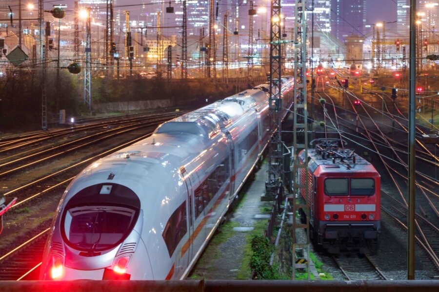 GDL-Streik: Was Bahnreisende und Pendler wissen müssen - Erneuter Streik: Von Dienstag, 12. März, 2 Uhr bis Mittwoch, 13. März, 2 Uhr ist der Personenverkehr betroffen.
