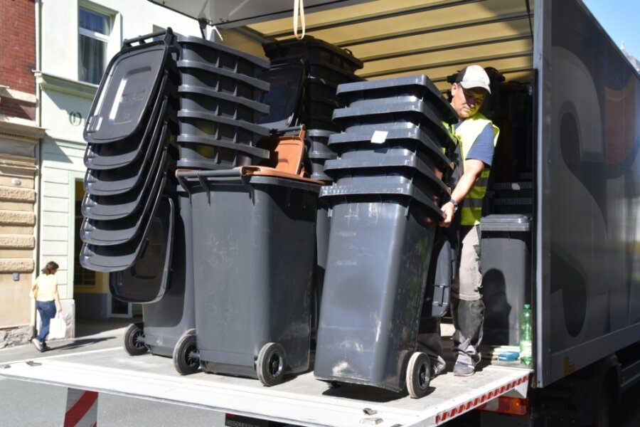 Gebührenposse: Amt nimmt Brief nicht an - Neue Mülltonnen wurden 2018 im Vogtland verteilt, 2019 trat das neue Abfallkonzept in Kraft. Seither gab's immer wieder Pannen. 