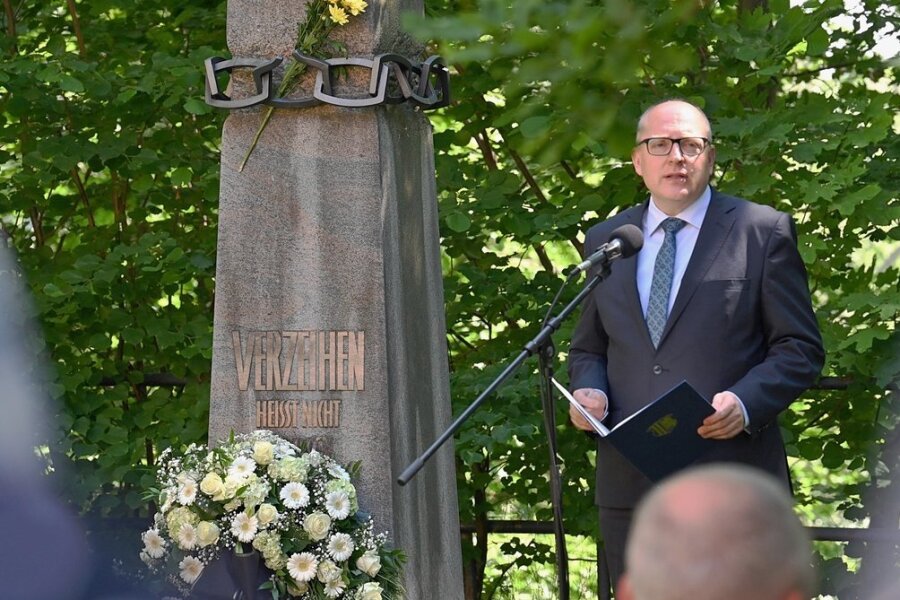 Gedenken in Chemnitz: "Die Menschen 1953 erlebten eine Diktatur" - Oberbürgermeister Sven Schulze und weitere Redner gedachten am Donnerstag der Opfer des Arbeiteraufstandes von 1953. 