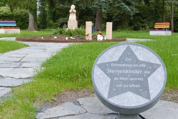 Gedenkstätte für Sternenkinder: Wenn das Schicksal mit aller Wucht zuschlägt - Diese Gedenkstätte für Sternenkinder wurde auf dem Zwickauer Hauptfriedhof geschaffen. 