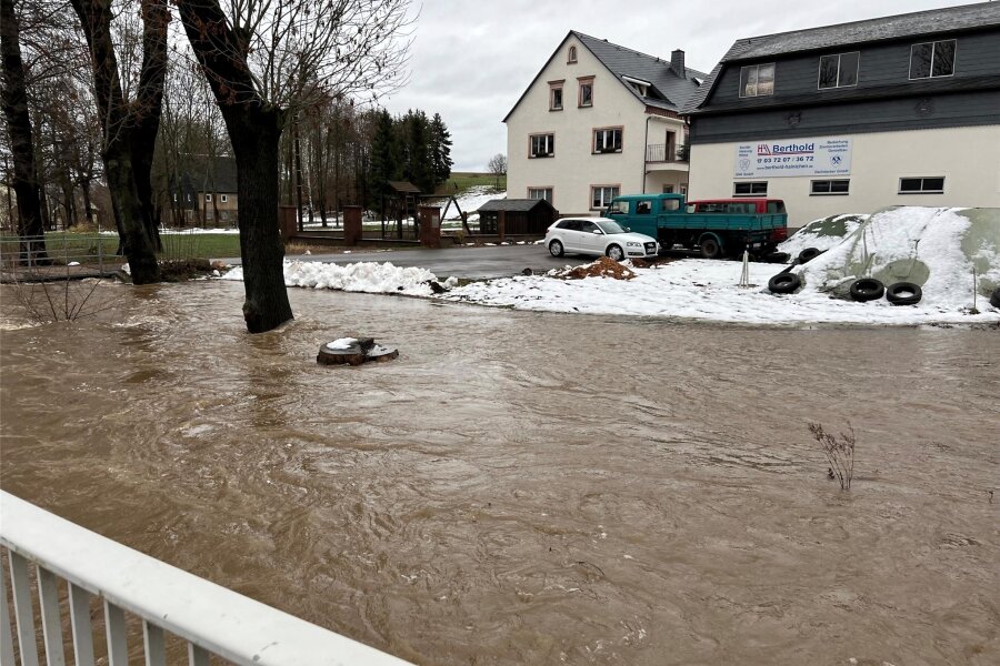 Gefahr bei Hochwasser: Hainichen wartet auf Genehmigung für Flutschutz-Projekt - Am Heiligabend 2023 wurde die Kleine Striegis in Hainichen vor allem in der Ortslage Berthelsdorf zur großen Gefahr für viele Anwohner.