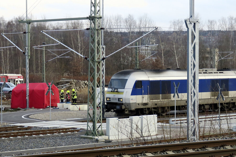 Gefahrguteinsatz in Regionalzug: Es war nur Stärke - Nach dem Gefahrguteinsatz bei der Mitteldeutschen Regiobahn in Chemnitz steht nun fest, um welche Substanz es sich gehandelt hat.