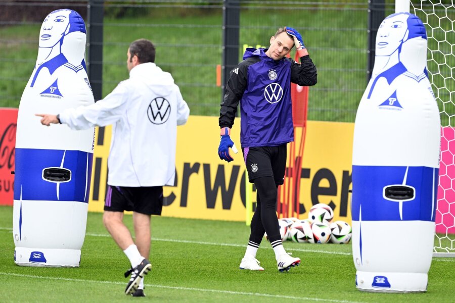 Gegen das Störgeräusch: Neuers Comeback als EM-Signal - Torwart Manuel Neuer beim DFB-Training in Herzogenaurach.
