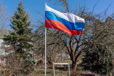 Gehisste Russland-Fahne sorgt in Rotschau für Empörung - Die Flagge der Russischen Föderation wurde von einem Einwohner in Rotschau gehisst. Der Ortsvorsteher spricht von einer gezielten Provokation. 