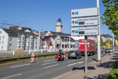 Gehweg am Plauener Neustadtplatz ab Montag gesperrt - Der Fußweg am Neustadtplatz ist ab Montag gesperrt.