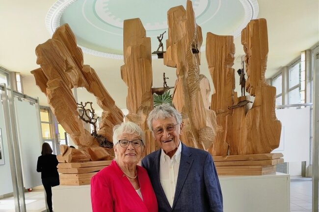 Baldur Geipel und seine Frau Gisela in Bad Elster bei der Eröffnung seiner Ausstellung "Figur ist Raum" in der Kunstwandelhalle.
