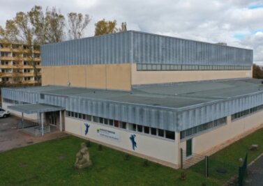 Geld für Sporthalle reicht nicht - Neubau vorerst verschoben - Noch haben die Bundesliga-Handballerinnen vom BSV Sachsen Zwickau eine Ausnahmegenehmigung, um ihre Heimspiele in der Sporthalle Neuplanitz zu bestreiten. 