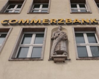 Geldhaus animiert Sparer zum Anlegen - Die Umsatzzahlen bei der Zwickauer Commerzbank steigen, das Filialnetz ist schon ausgedünnt, was anderen Regionen noch bevorsteht. 