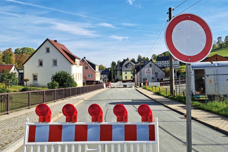 Gelenauer Straße der Einheit bleibt gesperrt - Die wichtigste Gelenauer Verkehrsader wird nahe der Grundschule voraussichtlich bis 20. Oktober gesperrt sein.
