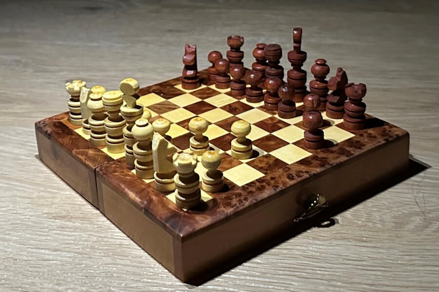 Gelenaus Schachspieler steigen auf - 64 Felder, 32 Figuren. Das ist die Welt der Schachspieler.