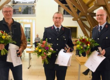 Gemeinde ehrt Feuerwehrleute - 