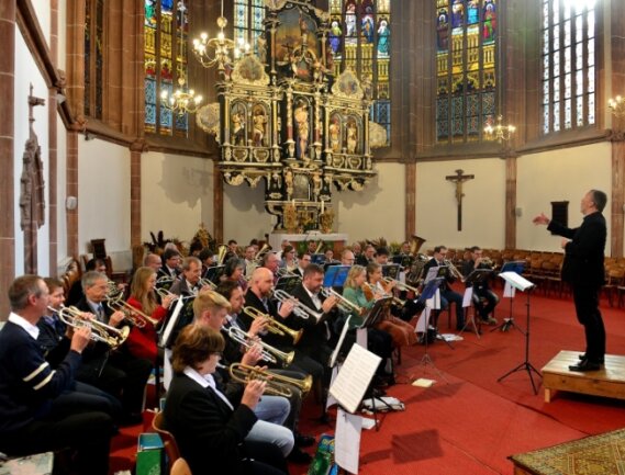 Gemeinde feiert reihenweise Jubiläen - Mit einem Festgottesdienst wurde am Sonntag das 111-jährige Bestehen des Posaunenchors in der Stadtkirche Mittweida gefeiert. 