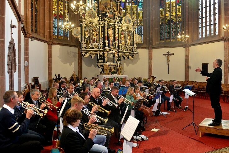 Gemeinde feiert reihenweise Jubiläen - Mit einem Festgottesdienst wurde am Sonntag das 111-jährige Bestehen des Posaunenchors in der Stadtkirche Mittweida gefeiert. 