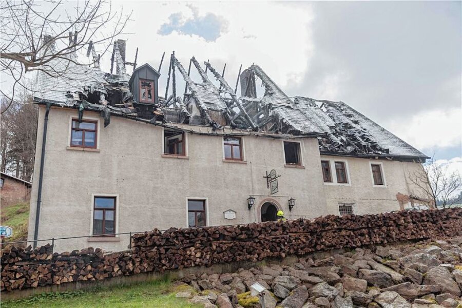 Gemeinde Rechenberg-Bienenmühle richtet Spendenkonto für Brandopfer ein - Das Gebäude "Zum alten Torwächterhaus in Rechenberg ist durch ein Feuer am 30. April unbewohnbar geworden. 
