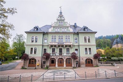 Gemeinde Schönheide kämpft weiter um Haushalt für 2023 - Das Rathaus in Schönheide.