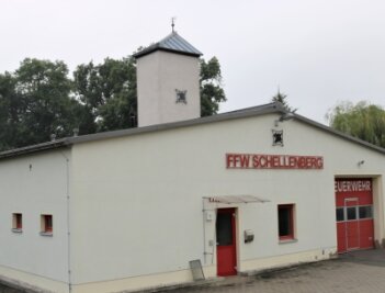 Gemeinde treibt "Zwillingsbau" voran - Zu klein und nicht mehr auf dem Stand der Zeit: Das bestehende Feuerwehrgerätehaus Schellenberg hat bald ausgedient. Dafür soll ein Neubau entstehen. 