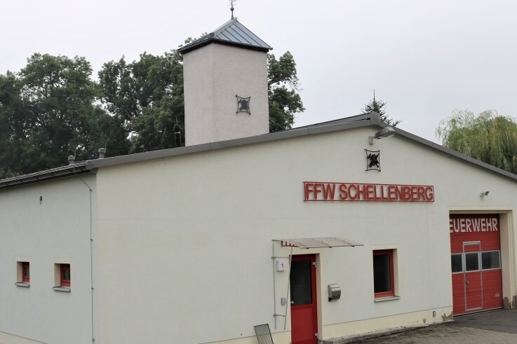 Gemeinde treibt "Zwillingsbau" voran - Zu klein und nicht mehr auf dem Stand der Zeit: Das bestehende Feuerwehrgerätehaus Schellenberg hat bald ausgedient. Dafür soll ein Neubau entstehen. 