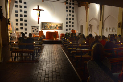 Gemeinden in Mittweida feiern erste Nacht der offenen Kirchen - In der Katholischen Kirche Mittweida fand einTaizé-Gebet statt.