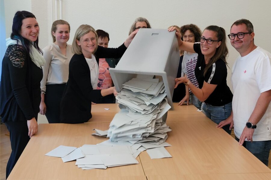 Gemeinderatswahl: Die Grünen sind in Lichtentanne nicht mehr dabei - Punkt 18 Uhr ist am Sonntag auch die Wahlurne im Bürgerhaus in Lichtentanne geleert worden.