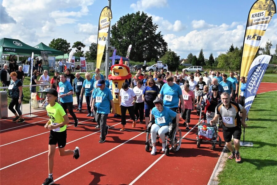 Gemeinsam gesund und aktiv: Laufen für Körper und Seele - Der Start zum „Lauf für seelische Gesundheit“ im Sportforum in Hainichen.