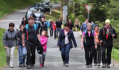  945 Teilnehmer haben im Mai 2017 am 64 Kilometer langen Fichtelbergmarsch teilgenommen. Nicht alle schafften es bis ins Ziel. Einige mussten am vierten Verpflegungspunkt in Markersbach aussteigen. 