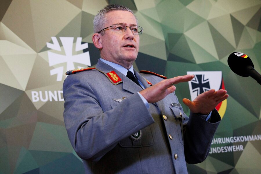 General: Wir brauchen "deutlich mehr" Soldaten - Generalleutnant Andre Bodemann, Befehlshaber Territoriales Führungskommando der Bundeswehr, spricht vor Beginn der Tagung zum neuen Verteidigungsplan für Deutschland.