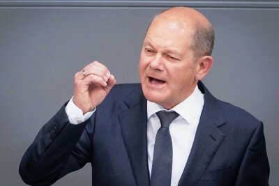 Generaldebatte im Bundestag: Scholz geht in die Offensive - Bundeskanzler Olaf Scholz (SPD) spricht in der Generaldebatte der Haushaltswoche im Bundestag. Er attackiert dabei auch Oppositionsführer Friedrich Merz.