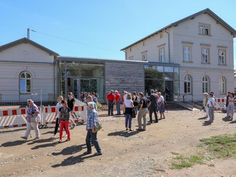 "Generationenbahnhof" eröffnet - Eröffnung des «Generationenbahnhofs».