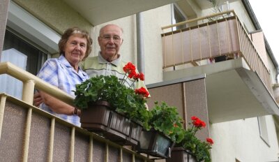 Ehepaar auf Balkon
