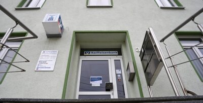 Genossenschaftsbank schließt zwei Filialen - Mitte nächster Woche schließt die Raiffeisenbank-Filiale in Mühlau. 