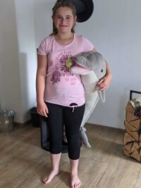 Genügend Spenden gesammelt: Zwölfjährige Nora aus Oelsnitz darf zur Delfintherapie - Nora Vanis ist geistig behindert. Ihre Familie setzt die Hoffnung auf eine Therapie mit Delfinen.