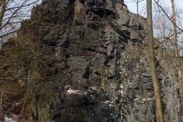 Geopark: Forscher untersuchen Gestein - Am Lochstein von Falkenstein wurden vor kurzem Gesteinsproben entnommen. 