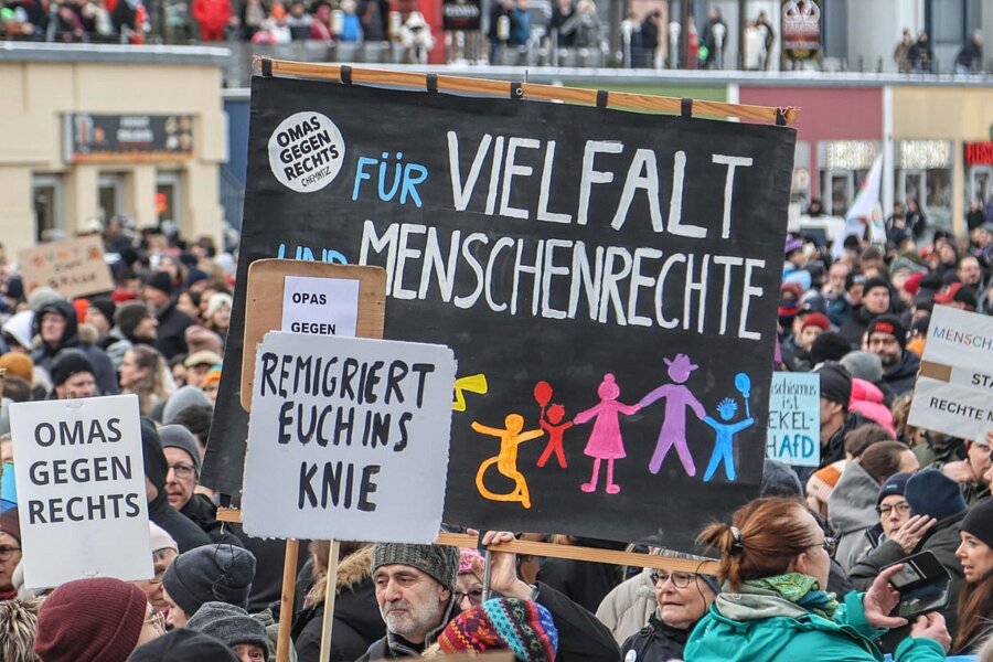 Geplante Kundgebung gegen Rechts in Plauen: Vogtland-CDU zeigt sich verärgert - Wie hier in Chemnitz am vergangenen Wochenende ist auch in Plauen eine Protestaktion gegen die AfD geplant. Im Vorfeld reagieren Vertreter der CDU verärgert.