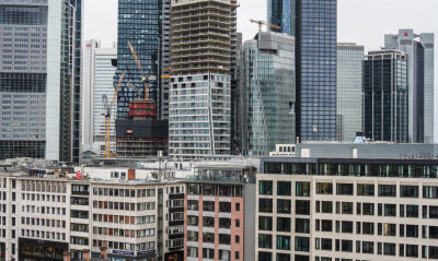  Geplanter Verfall: Welche Probleme uns Beton beschert - Viel Beton, viel Gesichtslosigkeit? Blick auf Frankfurt am Main. 