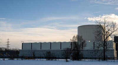Gericht erlaubt weiter Atommülllagerung in Gundremmingen - In dieser Halle auf dem Gelände des früheren Kernkraftwerks Gundremmingen wird der Atommüll gelagert.