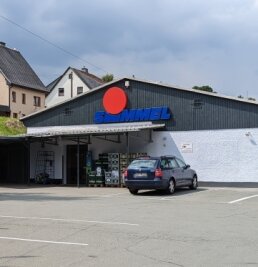 Gericht weist Supermarkt-Räuber in die Psychiatrie ein - Im Januar wurde dieser Supermarkt in Steinbach überfallen. 