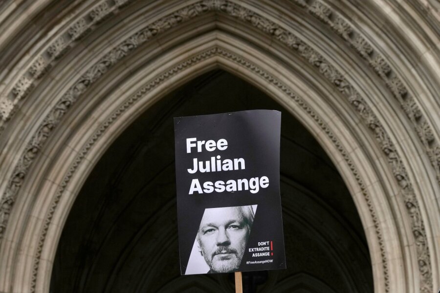 Gerichtstermin um Zukunft von Assange beginnt - Zahlreiche Menschenrechtsorganisationen, Journalistenverbände, Künstler und Politiker fordern Assanges sofortige Freilassung.