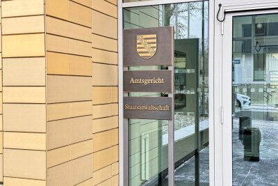Gerichtsverhandlung in Chemnitz: Ehepaar wegen Zuhälterei angeklagt - Am Amtsgericht Chemnitz hat am Montag ein Prozess wegen Zuhälterei begonnen.