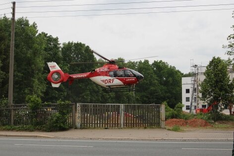 Gerüstbauer bei Arbeitsunfall verletzt - Notarzt-Helikopter im Einsatz - 
