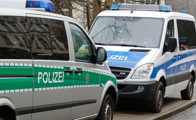 Geschäft im Rosenhof wegen Feuerwerkskörper geräumt - Polizei sucht Zeugen - 