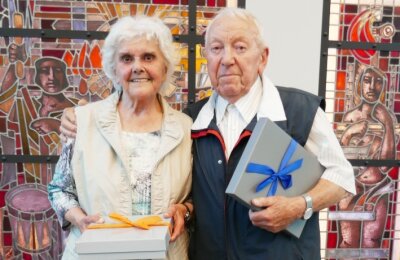 Geschenke beim Seniorentreff -  Wie der Kreissportbund mitteilt, ehrte Franke zudem Margarete Mehr und Günter Viebig (beide Jahrgang 1929) als älteste Teilnehmer des Tages. 