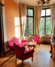 Geschichte erleben im edlen Salon - Die Villa Gückelsberg in Flöha ist 1869 im Stil des Historismus errichtet und 2005 von der Familie Sternkopf saniert worden. Heute können sich Paare dort das Jawort geben. 