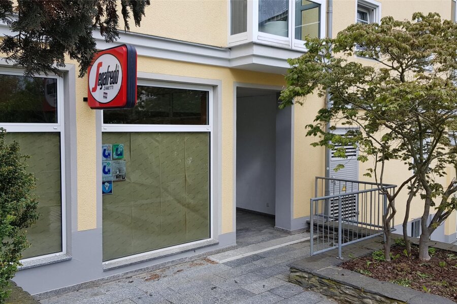 Geschlossene Eisdiele in der Oelsnitzer Innenstadt: Jetzt gibt es eine Information - Die Eisdiele am Postberg hat geschlossen.
