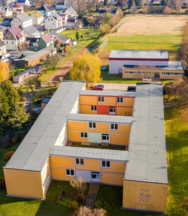 Die Grundschule in Pockau aus der Vogelperspektive. 