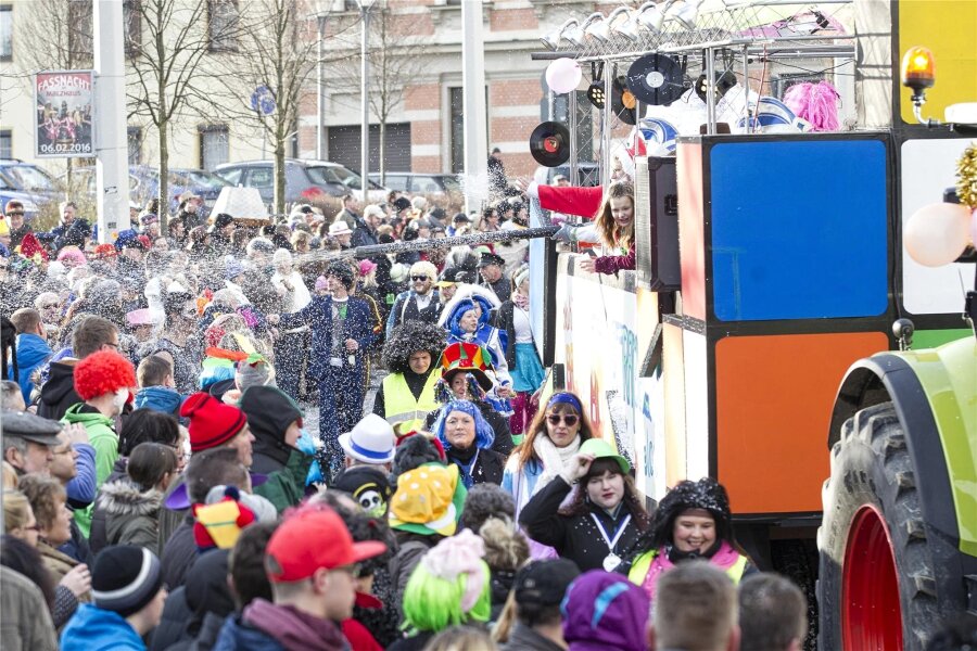 Gesperrte Straßen: Plauener Innenstadt am Sonntag fest in der Hand der Karnevalisten - Viele Straßen gehören am Sonntag den Karnevalisten. Autofahrer müssen sich in der Stadt auf Einschränkungen einstellen.