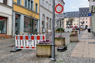 Gesperrter Weg in der Plauener Innenstadt gibt Rätsel auf - Kein Durchkommen: Der Oberer Steinweg bliebt am Dienstag für Autofahrer gesperrt.