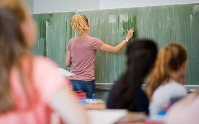 Gespräche zu Lehrerbedarf in Sachsen auf der Kippe - 